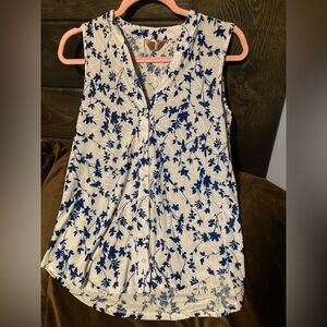 Amana brand, size small, Floral Sleeveless Top - Blue and White, comfortable